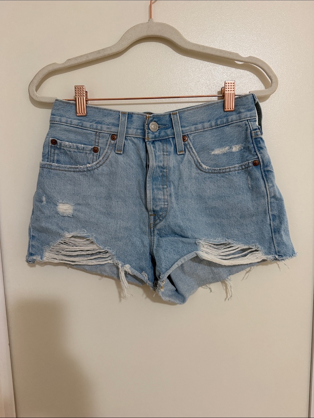 Levi’s 501 Light Blue Distressed Denim Shorts - Women | 26